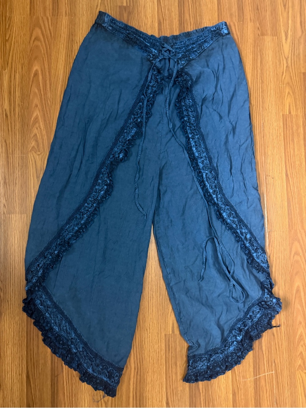 L.S.I. Embroidered Beaded Boho Harem Lace Front Wide Leg Culotte Pants 1X/2X - Picture 2 of 11